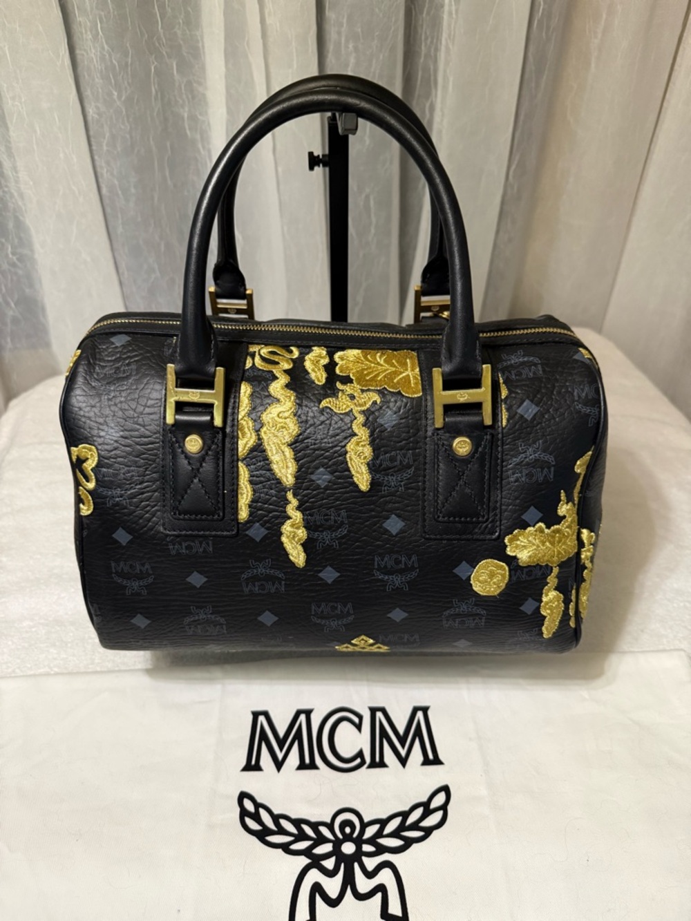 *RARE* MCM Black Leather Speedy 30,  Gold Embroidered Accents and Red/Navy Trim - Picture 4 of 15